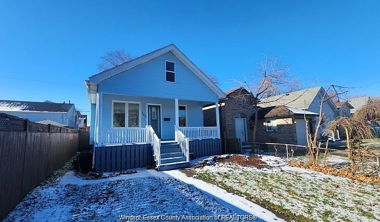 989 Oak St #LOWER — Photo 1