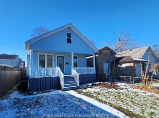 989 Oak St, Windsor, ON N9A 5G3