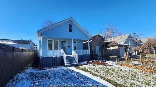 989 Oak St #LOWER Photo 1