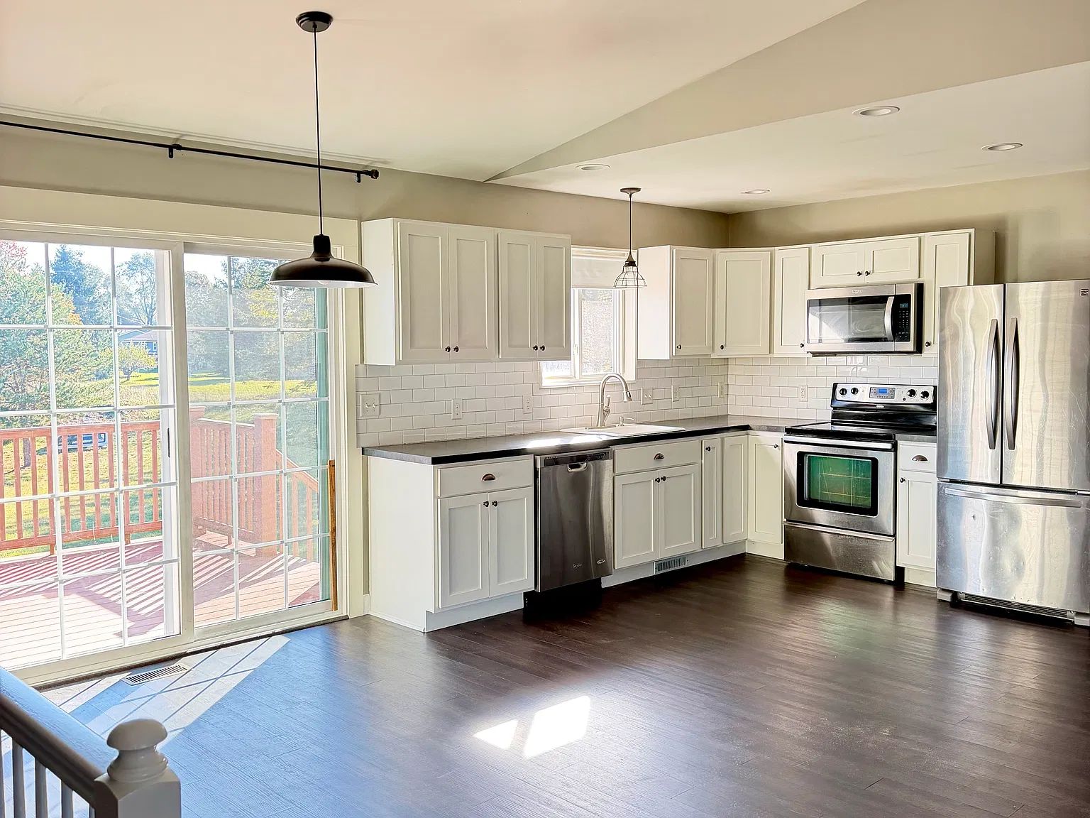 3 bed, 1600 sqft, $2,400 — Photo 4