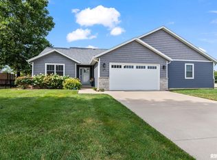 1124 Milldale Dr, Rochester, IL 62563