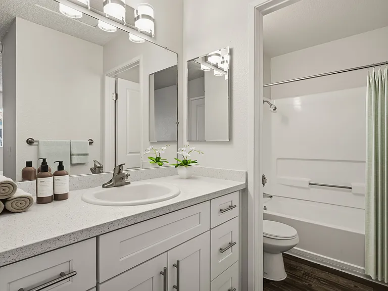 Vista Hermosa Apartments — Photo 9