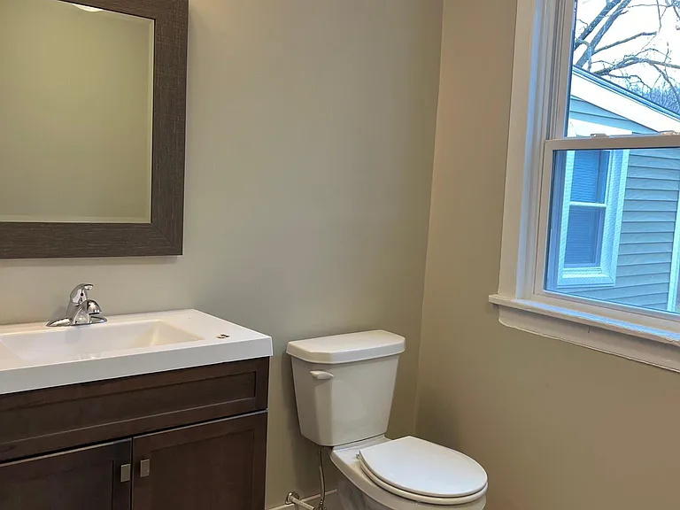 29 E Main St — Photo 8