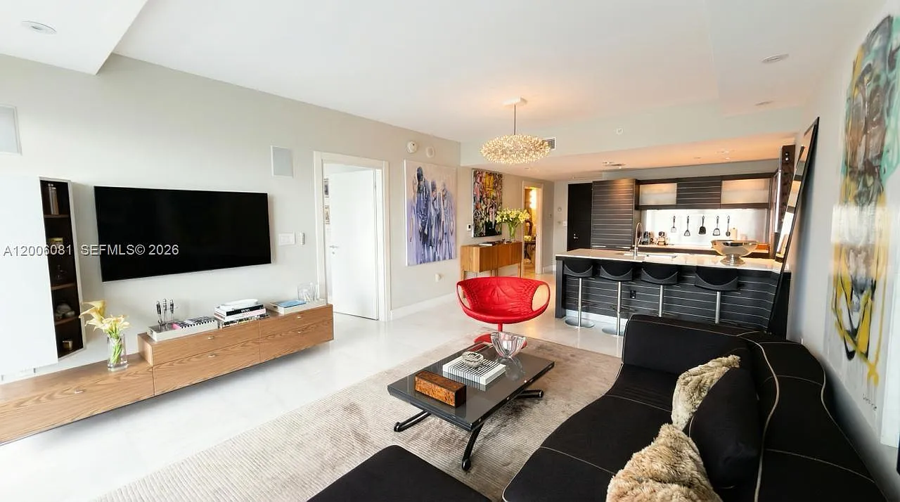 Epic West Condo — Photo 3