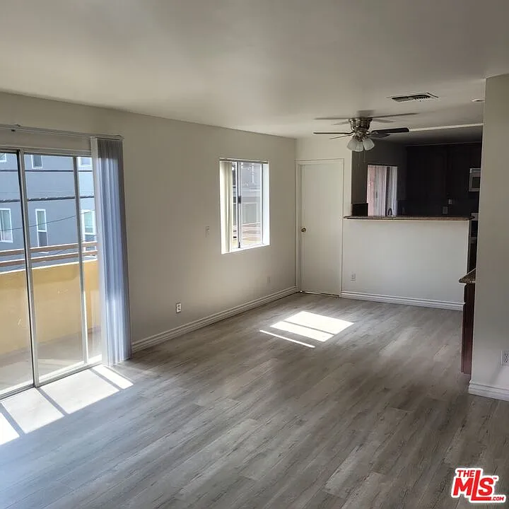 2 bed, 2.0 bath, 1214 sqft, $3,395 — Photo 2