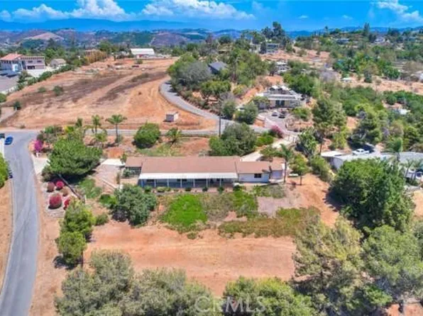 1146 Evergreen Ln, Vista, CA 92084
