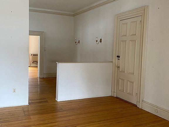 3rd image of 230 Joslen Blvd APT 1