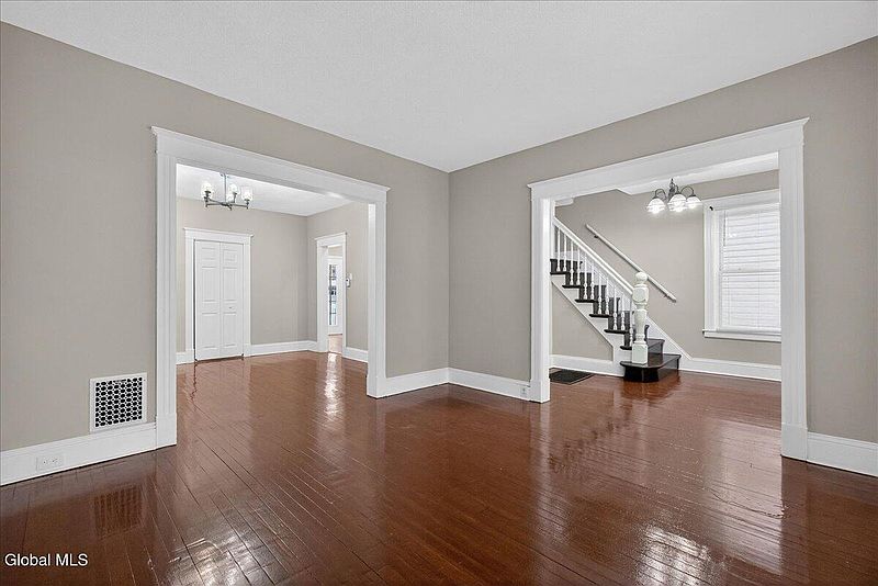 5th image of 35 James Street