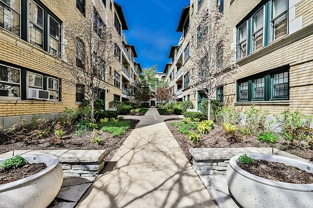 1st image of 4312 N Clarendon Ave APT 1210