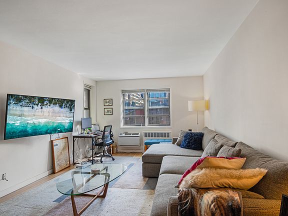 3rd image of 140 7th Ave APT 6H