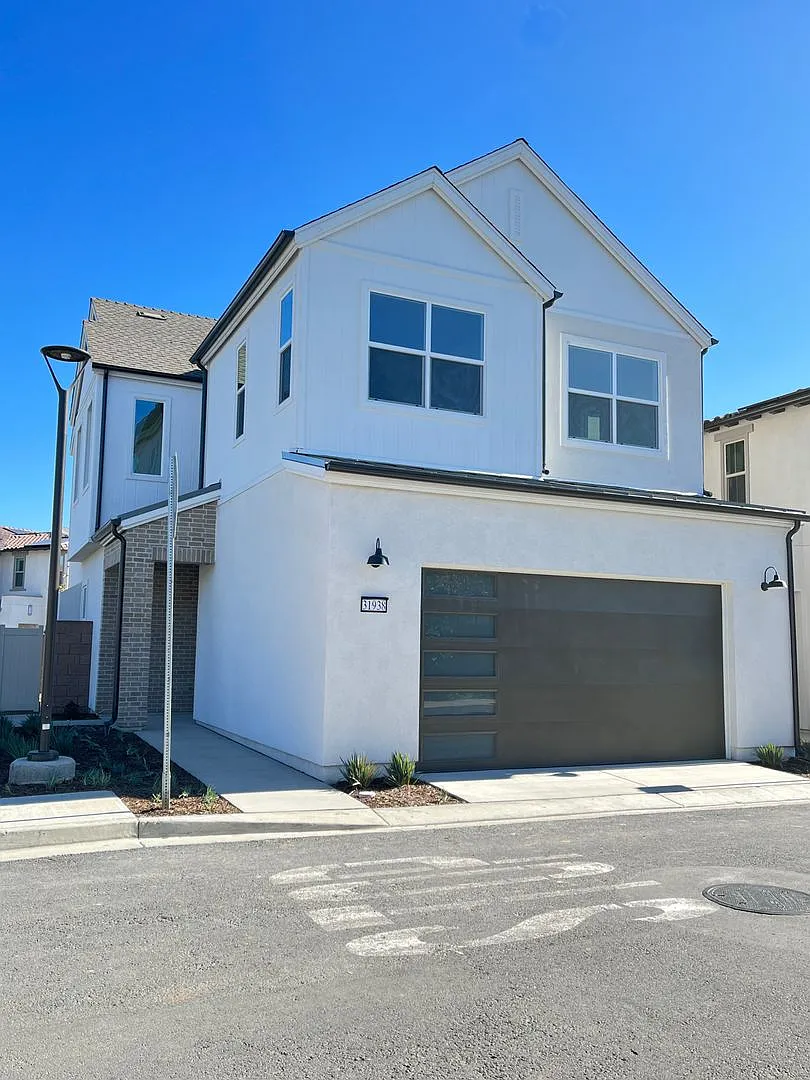 Brand New! 3 Br/2.5 Ba + Loft/Office Detached Home In Great San Juan Capistrano Location — Photo 2