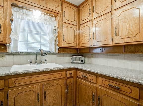 5th image of 1628 Winchester Way