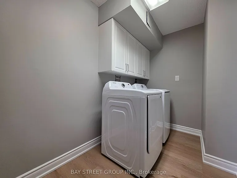 1 Aberfoyle Cres #2011 — Photo 22