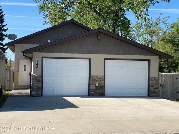 433 8th St N, New Town, ND 58763