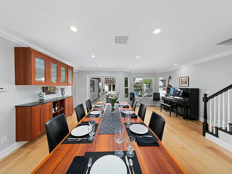 250 Soledad Place — Photo 9