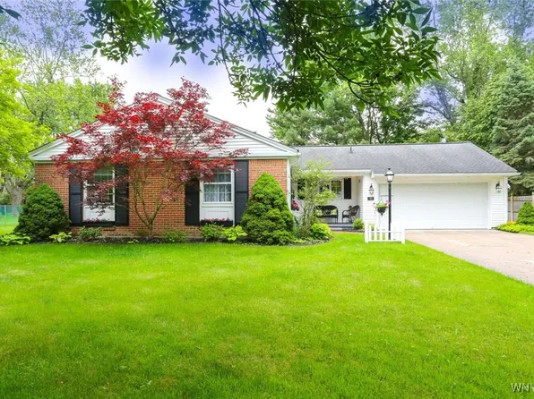 92 Bridle Path, Williamsville, NY 14221