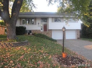 1213 E Brookhill Rd, Peoria, IL 61615