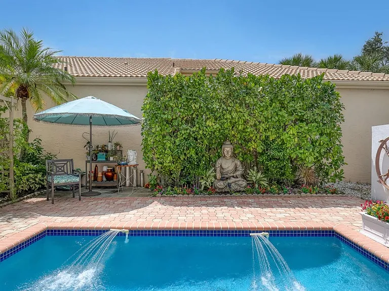2076 Cezanne Rd — Photo 2