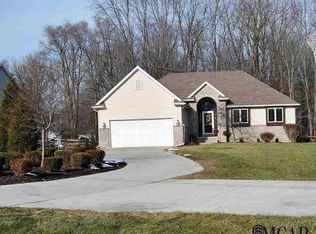 7916 Summerfield Rd, Lambertville, MI 48144