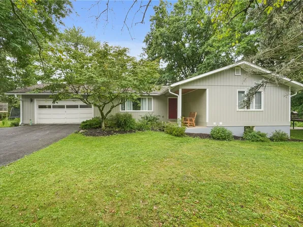 135 Simsbury Dr, Ithaca, NY 14850