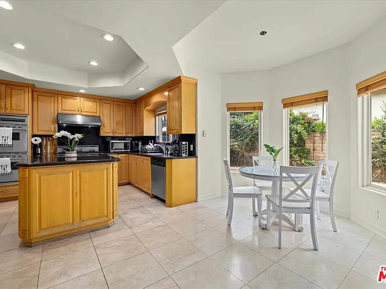 5029 Lemona Ave — Photo 18