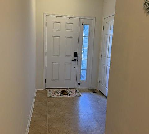2nd image of 1082 Huntington Rd