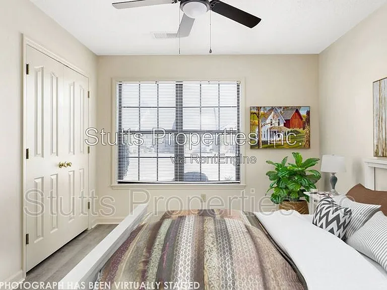 Creekside Apartments — Photo 19