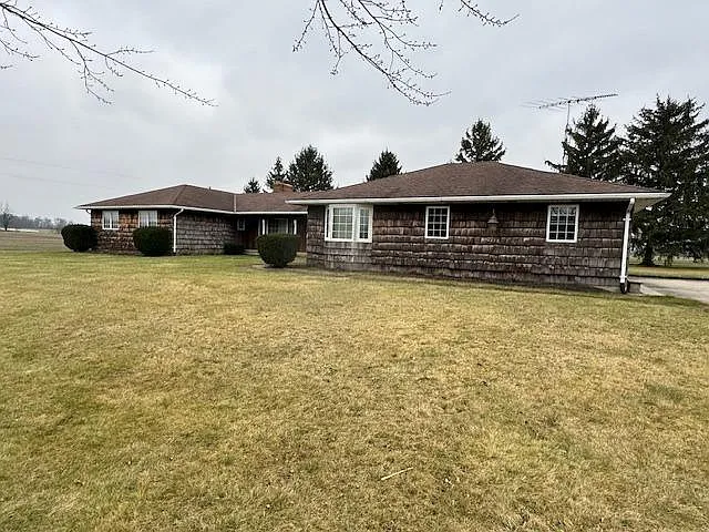 4888 Dickson Rd photo 1
