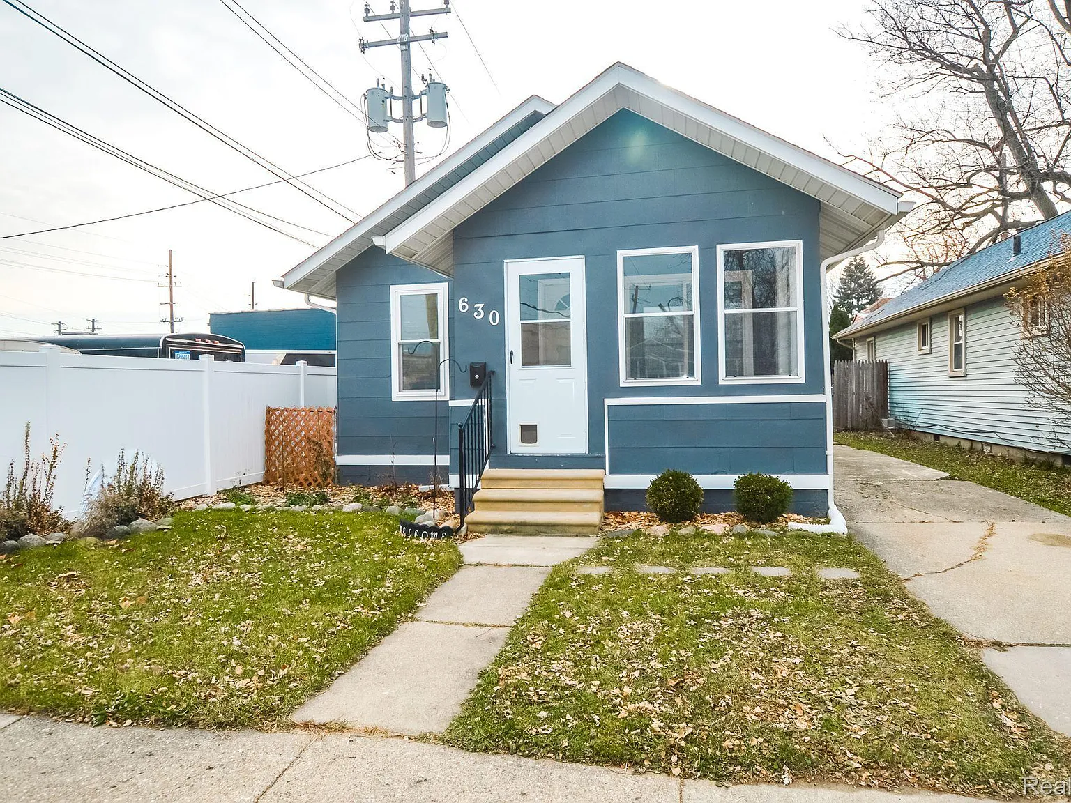 2 bed, 1.0 bath, 798 sqft, $2,000 — Photo 1