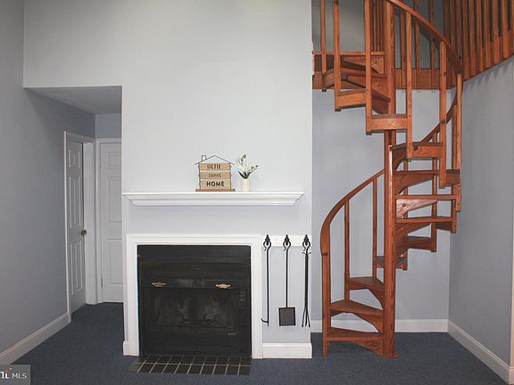 3rd image of 104 Basswood Ct