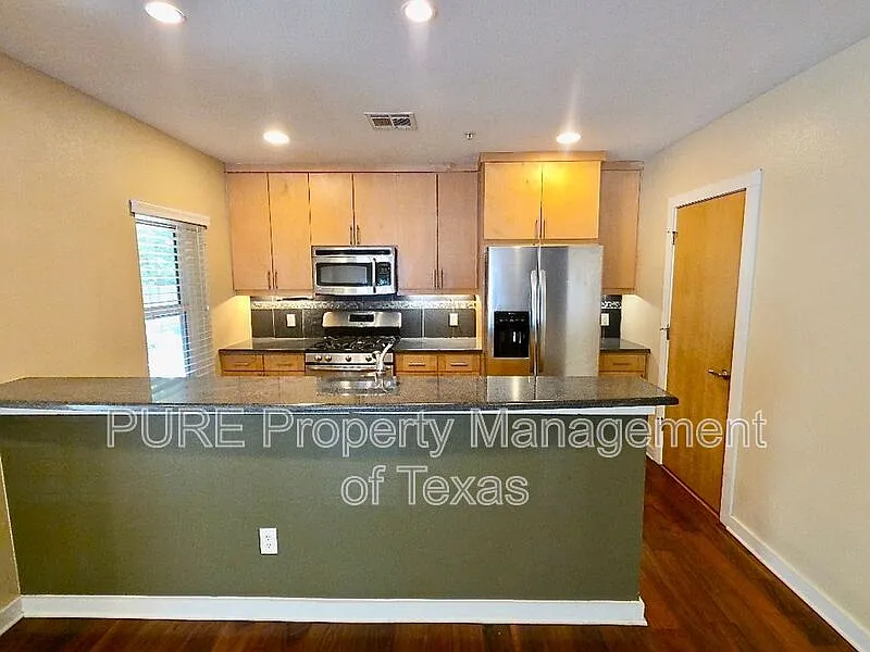 2 bed, 1.0 bath, 1355 sqft, $1,950 — Photo 3