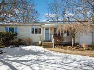 10 Weidner Ln, Patchogue, NY 11772