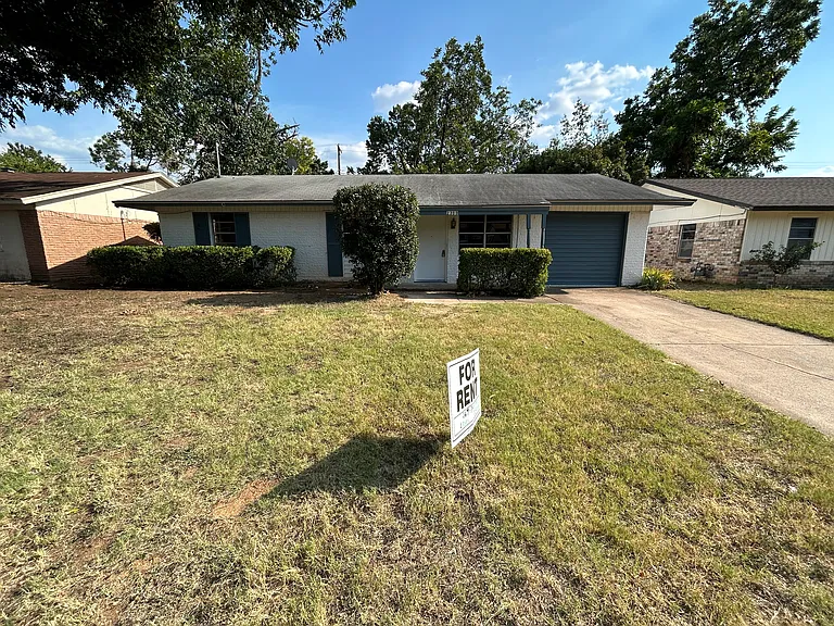 2300 Meadow Crst — Photo 17
