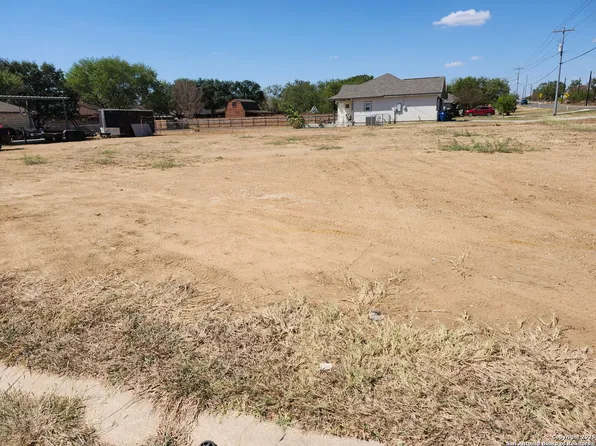 451 4th Street LOT 13A, Floresville, TX 78114