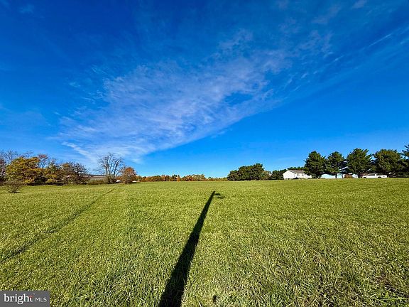 4th image of Country Breeze Dr