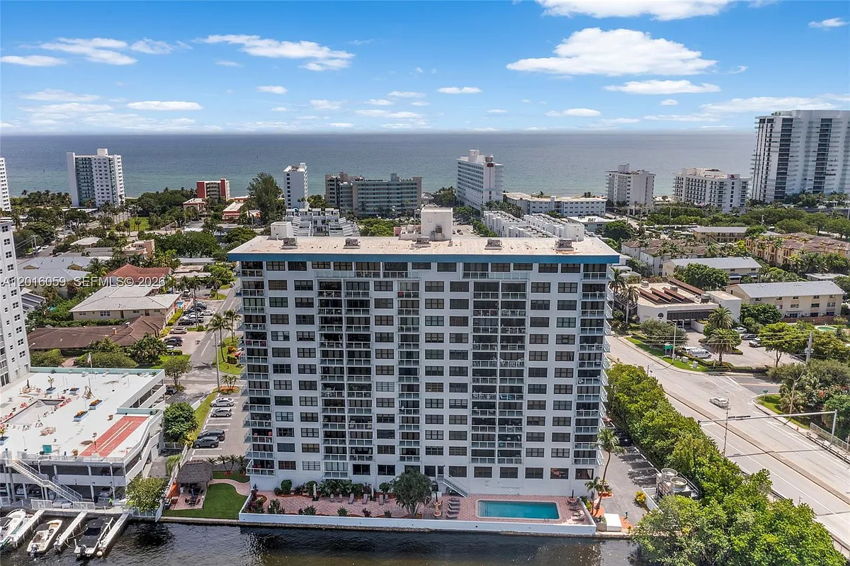 Building Photo - 1401 N Riverside Dr #1406