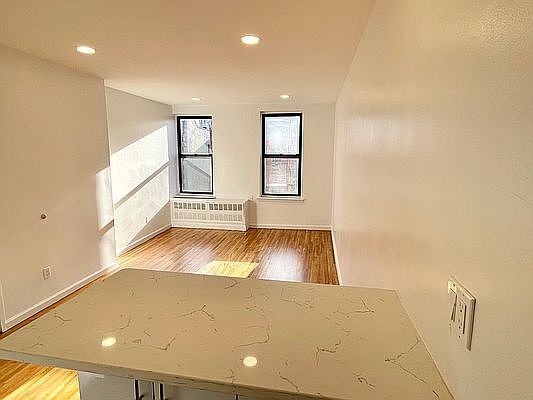4th image of 103 2nd Ave APT 4D