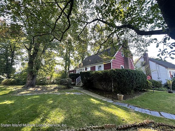3rd image of 250 Oak Ave