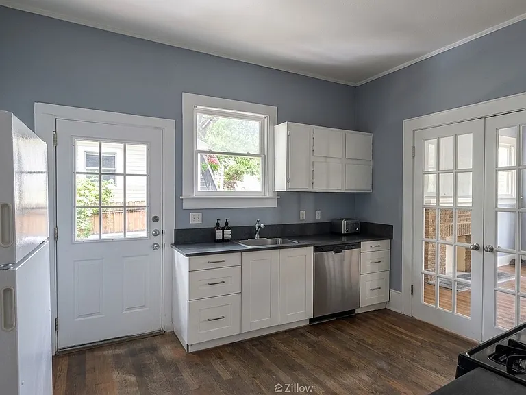401 W Saint Elmo Rd #A — Photo 7