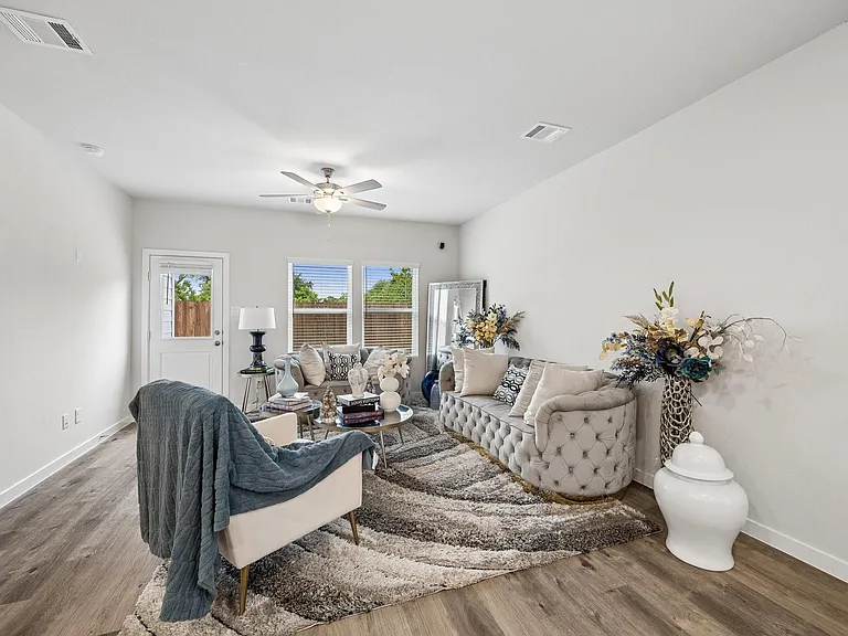 772 Westpointe Dr — Photo 3