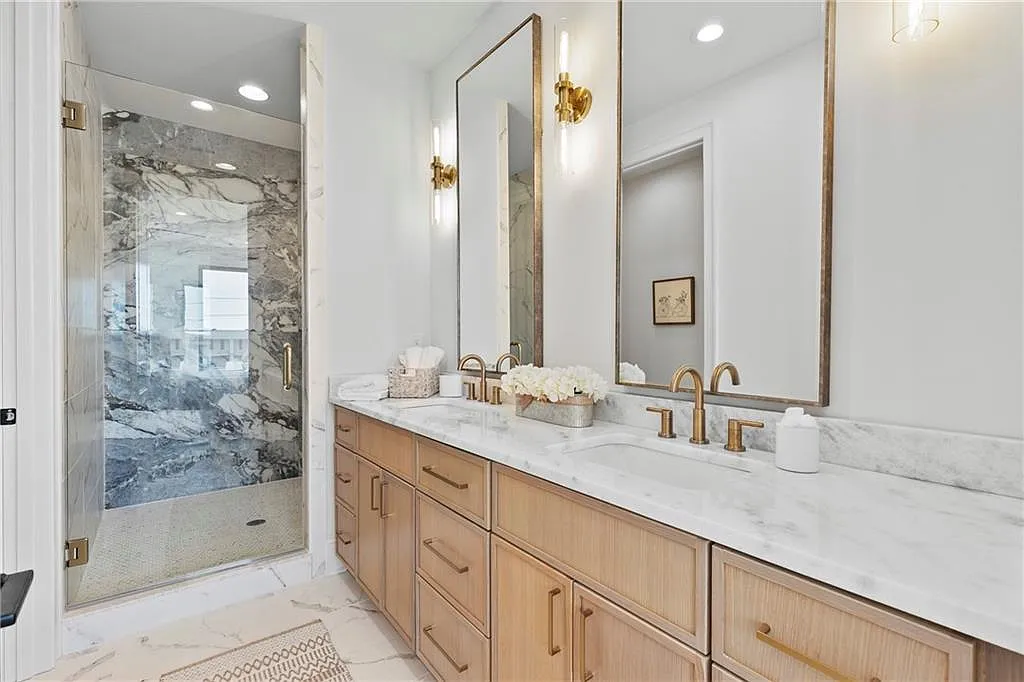 3 bed, 3.5 bath, 3000 sqft, $7,000 — Photo 3