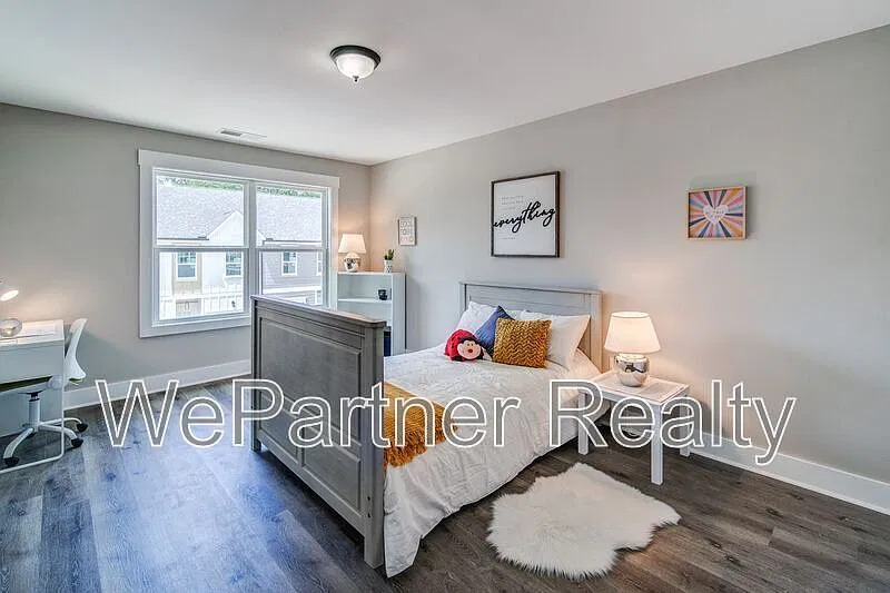 21 Flint Dr