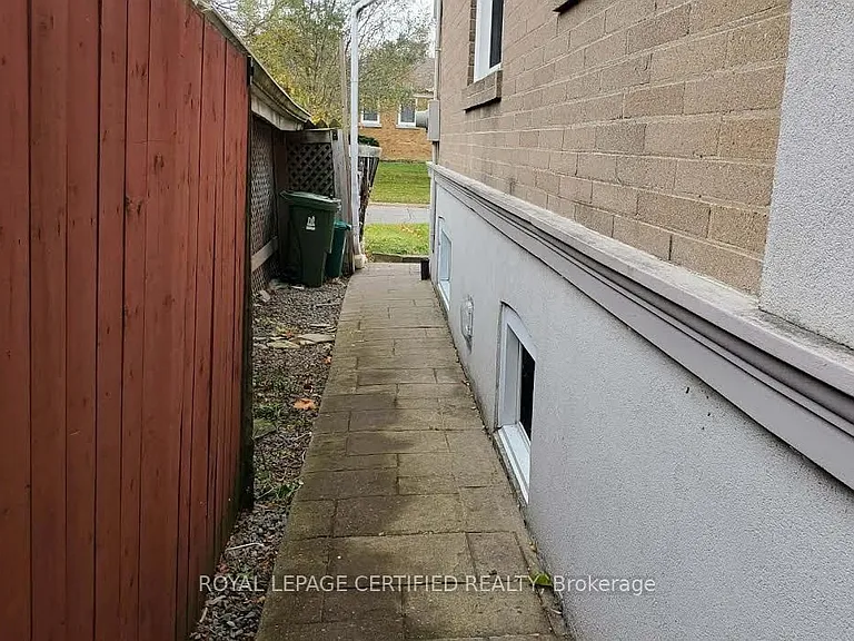 18 Maywood Park — Photo 17