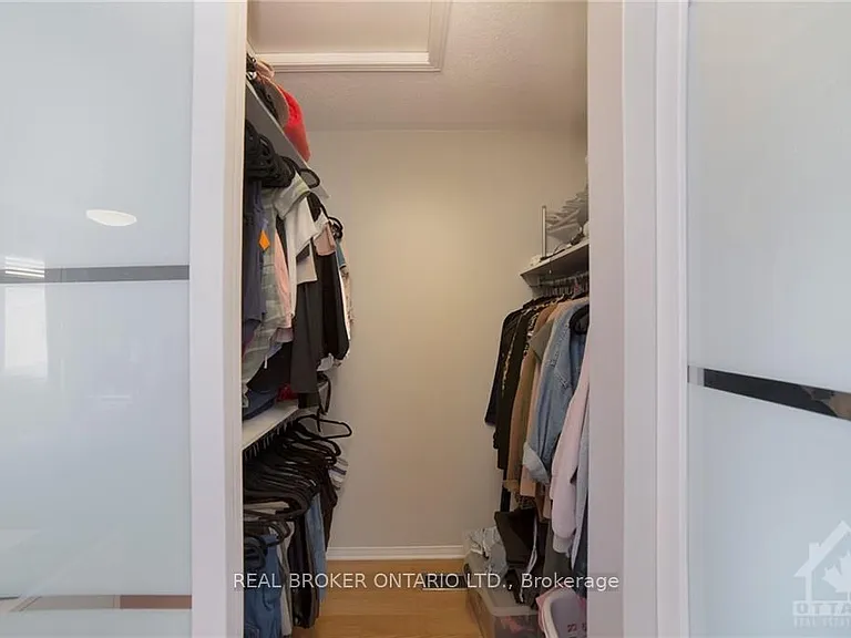 222 Meadowbreeze Dr — Photo 15