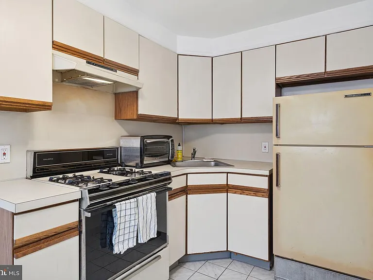 1129 McKean St #2 — Photo 9