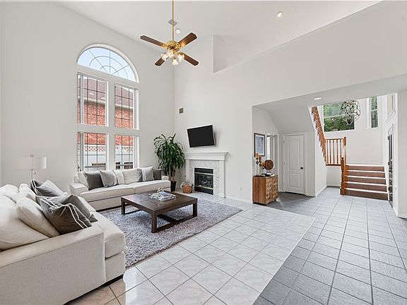 3rd image of 1709 Simsbury Dr