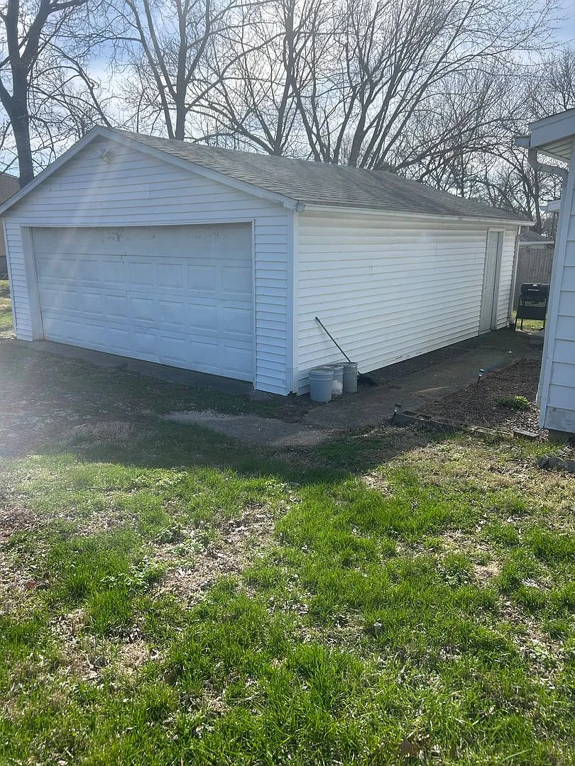 3 bed, 1.5 bath home for rent in Princeton, Indiana — Photo 2