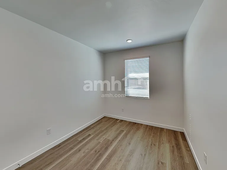 8225 S 21st Dr — Photo 14