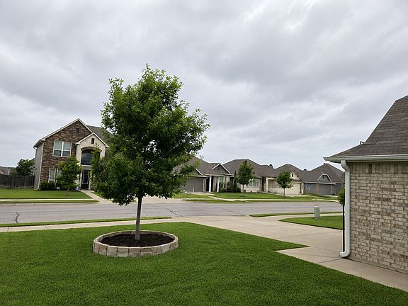 4th image of 3212 Risinger Rd