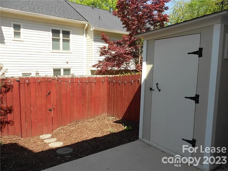 2545 Dilworth Heights Ln — Photo 3